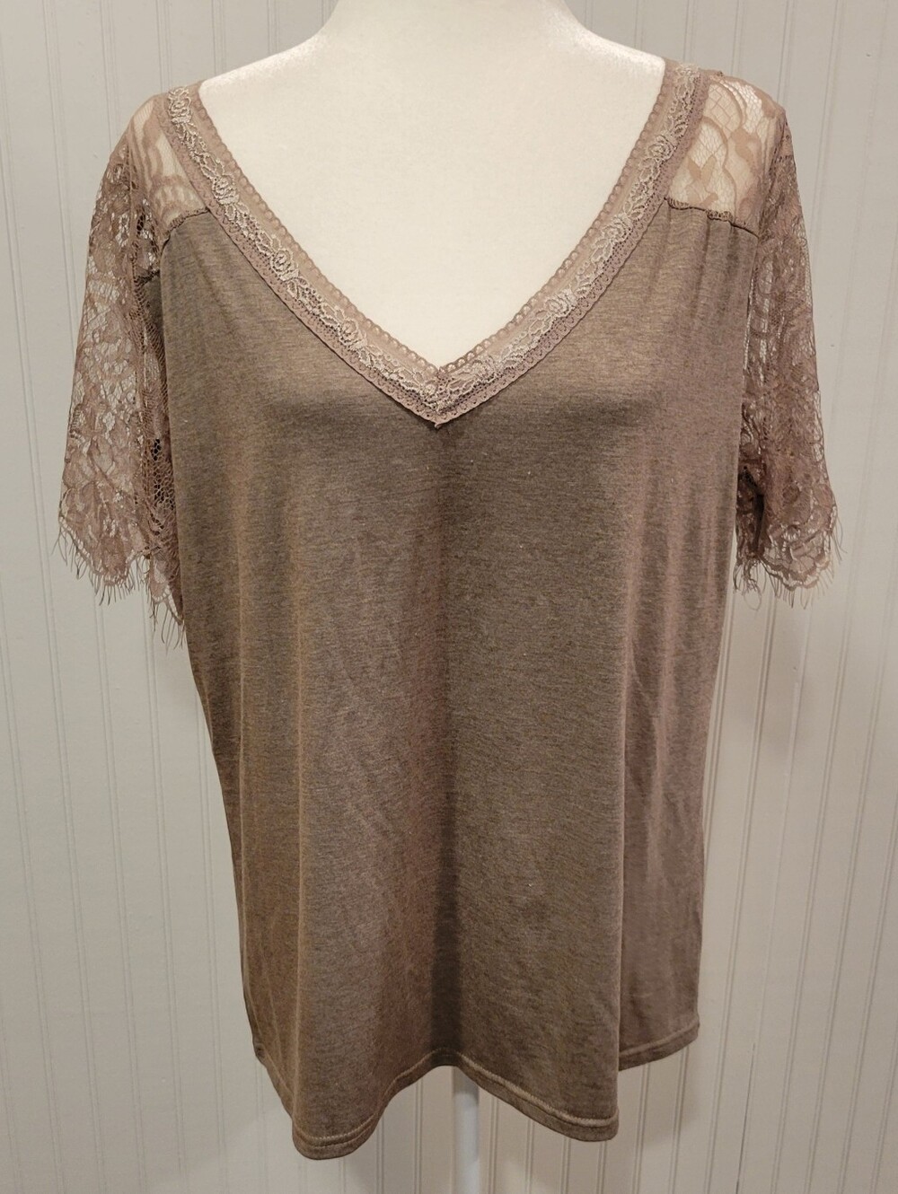Sizr Xl Lace Sleeve V-Neck Women's Top in Taupe.NWOT